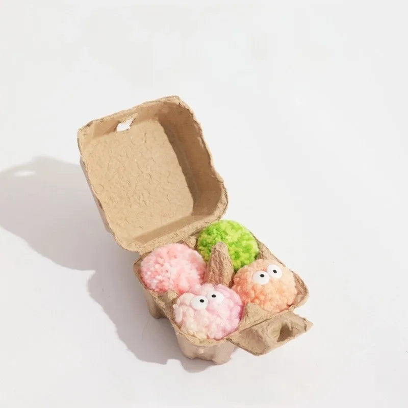 et of 6 pastel egg-shaped yarn balls for cats